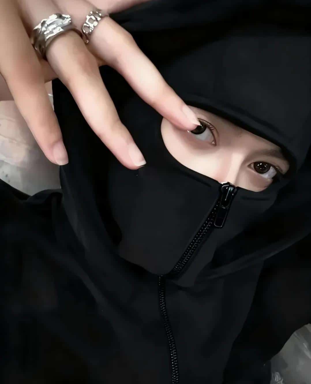 Sudadera con pasamontañas